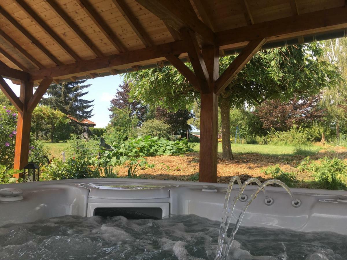 Gite De Solama Avec Spa Balleville Kültér fotó